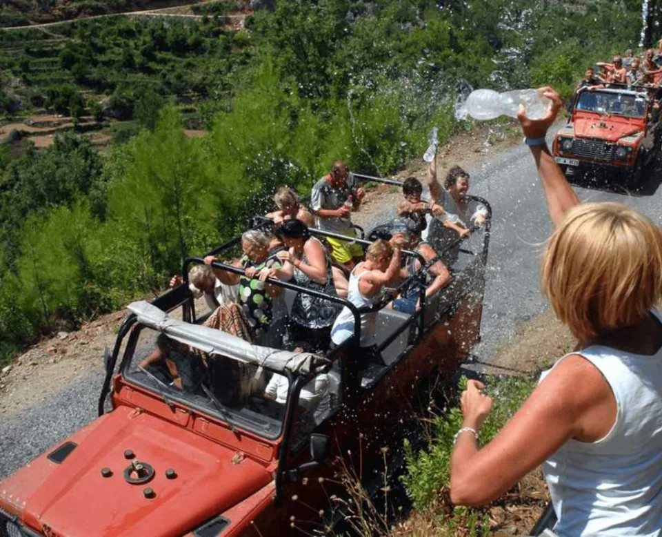 Jeep Safari Adventure i Alanya – Natur, Berg och Turkisk Kultur!