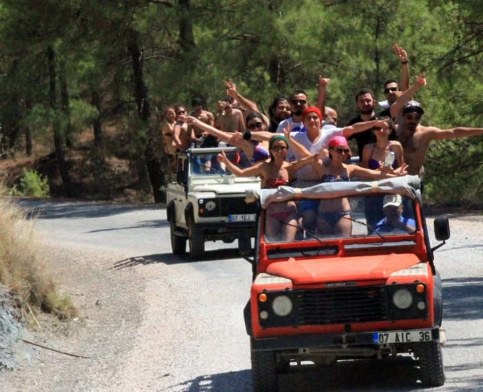 Jeep Safari Adventure i Alanya – Natur, Berg och Turkisk Kultur!
